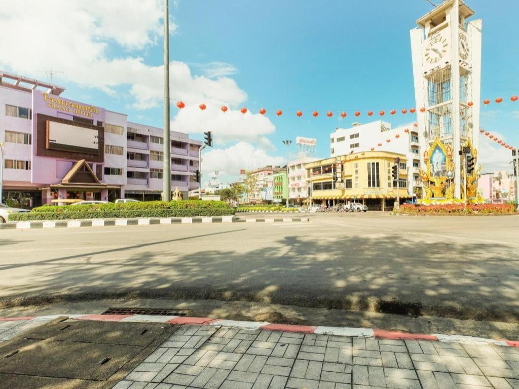 Oyo 565 Trang Hotel Экстерьер фото