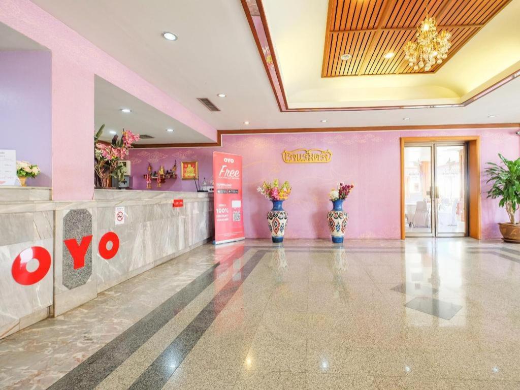 Oyo 565 Trang Hotel Экстерьер фото