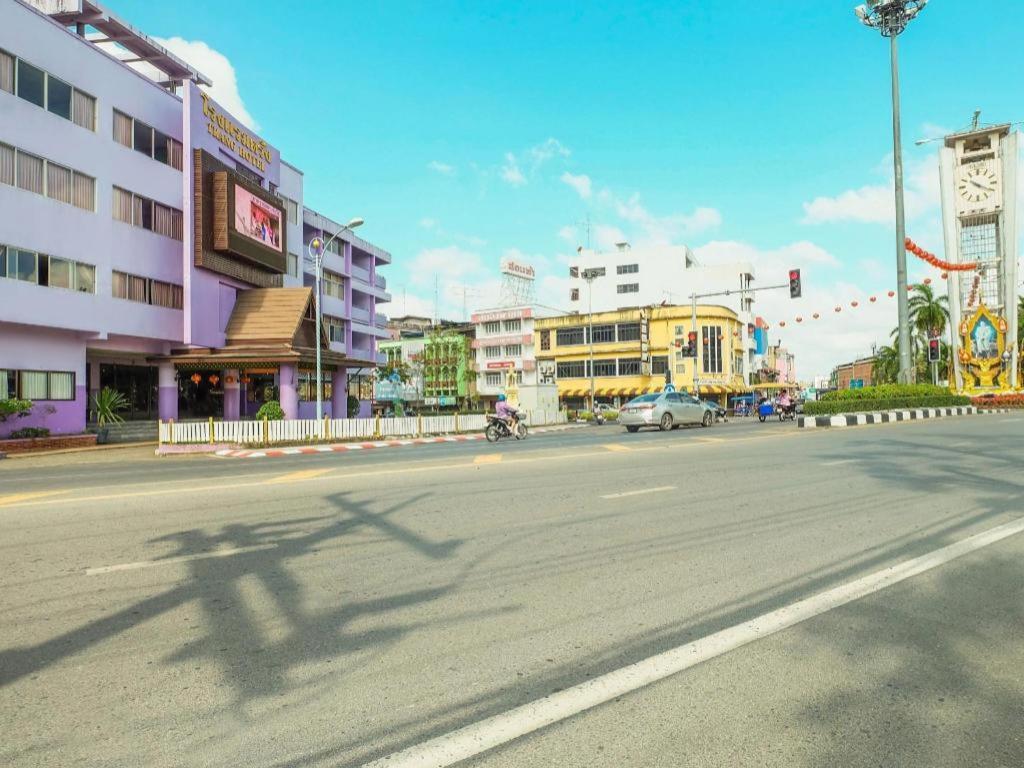 Oyo 565 Trang Hotel Экстерьер фото