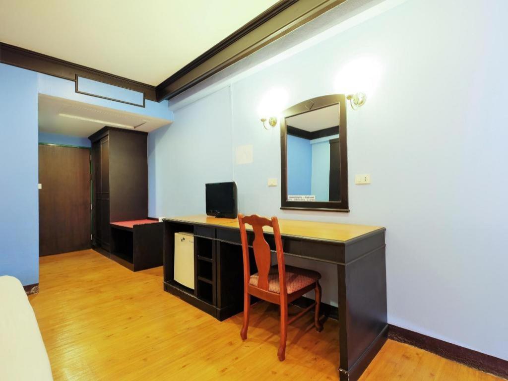 Oyo 565 Trang Hotel Экстерьер фото