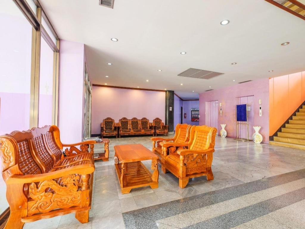 Oyo 565 Trang Hotel Экстерьер фото