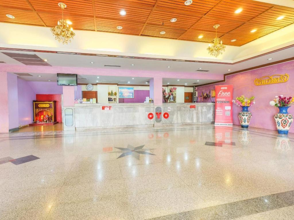 Oyo 565 Trang Hotel Экстерьер фото